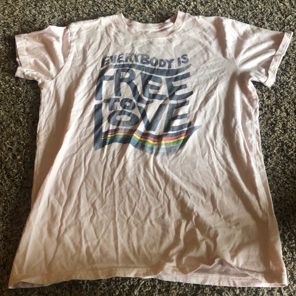 free to love t-shirt